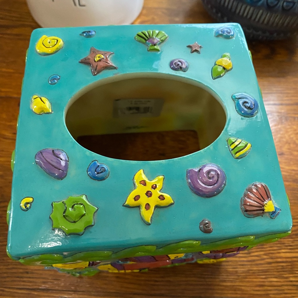 Underwater/ Fish themed tissue holder - Picture 2 of 7